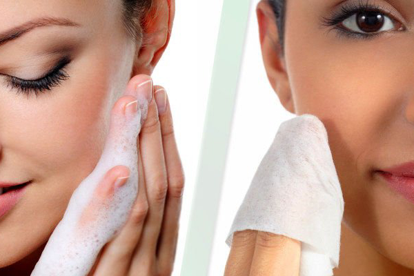 پاک کردن آرایش با دستمال مرطوب